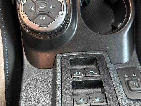 Used 2023 Ford Bronco Wildtrak image 29