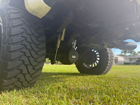 Used 2022 Ford F250 Lariat w/ Black Appearance Package image 13