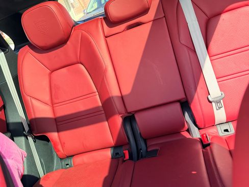 Used 2023 Porsche Cayenne Platinum Edition image 12