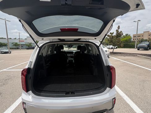 Used 2023 Kia Telluride S FWD image 6