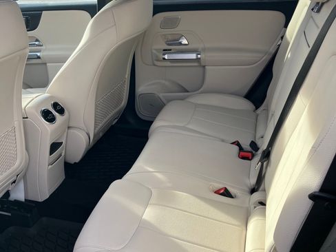 Used 2024 Mercedes-Benz GLB 250 4MATIC image 6