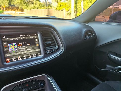 Used 2017 Dodge Challenger R/T image 9