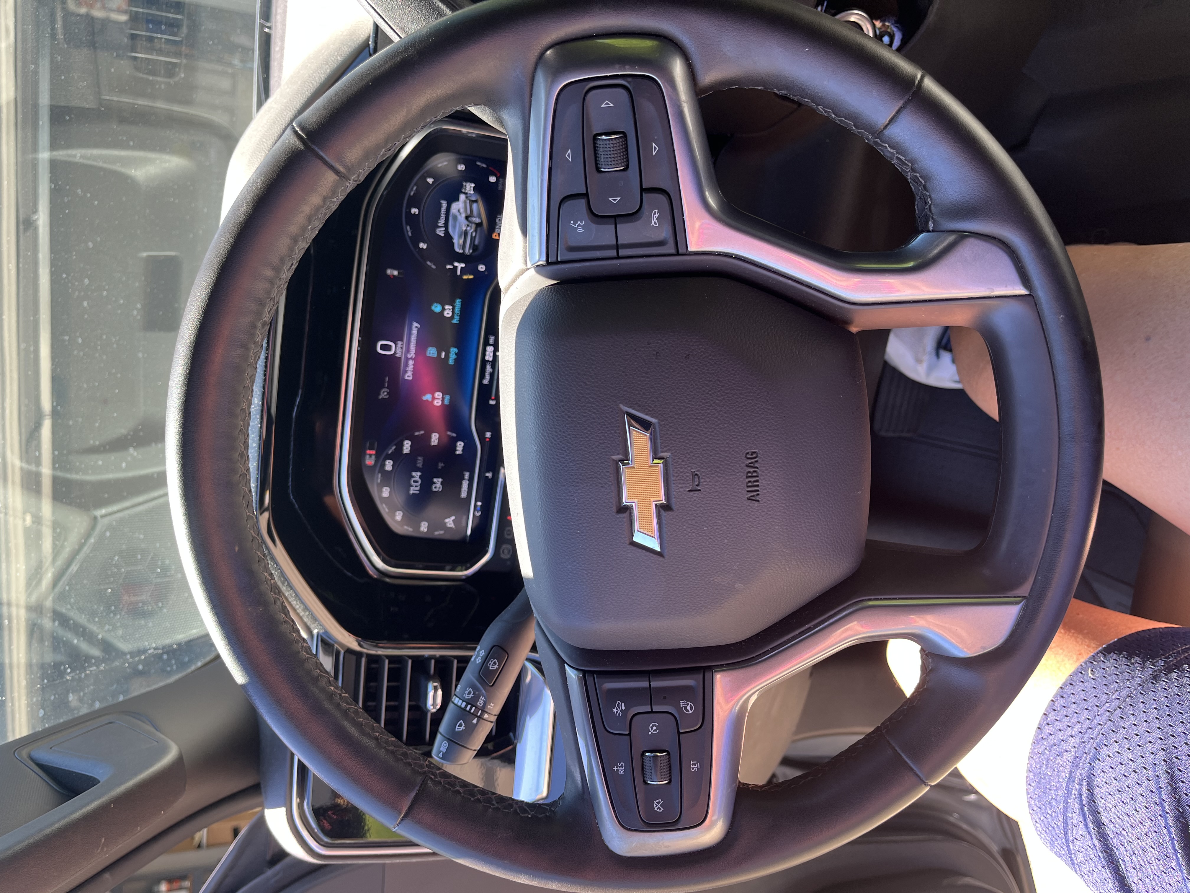 Used 2024 Chevrolet Silverado 1500 LT w/ Leather Package AWD/4WD image 17