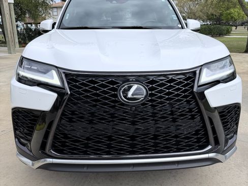 Used 2022 Lexus LX 600 F Sport image 8