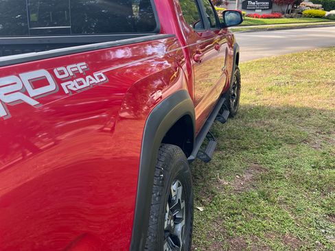 Used 2019 Toyota Tacoma TRD Off-Road w/ Phone Cable & Charge Package image 11