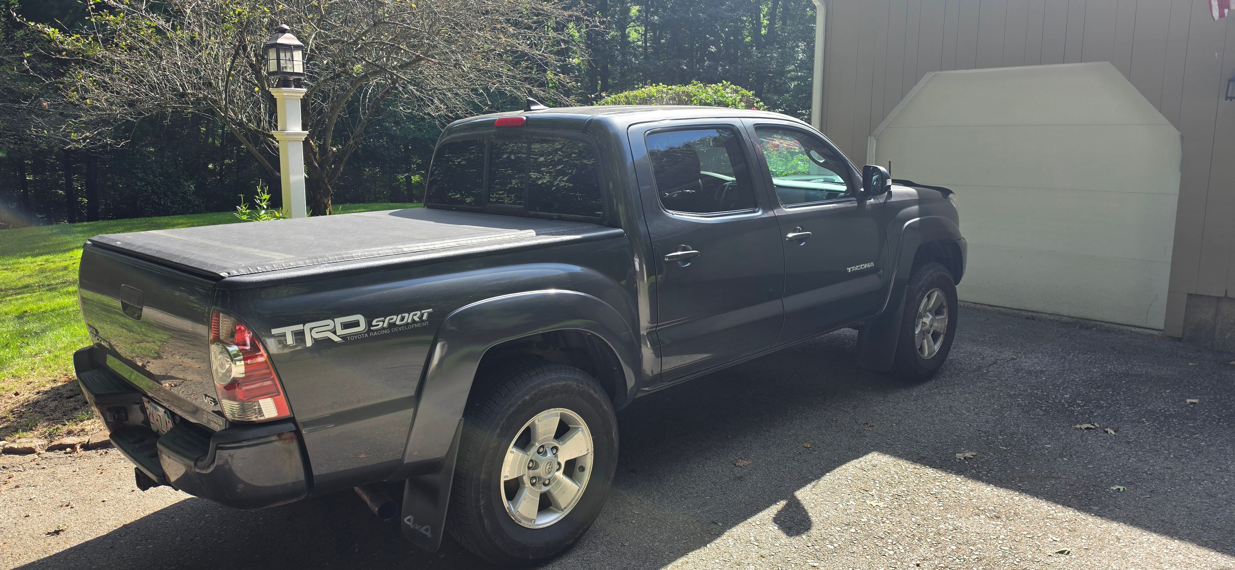 Used 2015 Toyota Tacoma 4x4 Double Cab w/ TRD Sport Package image 5