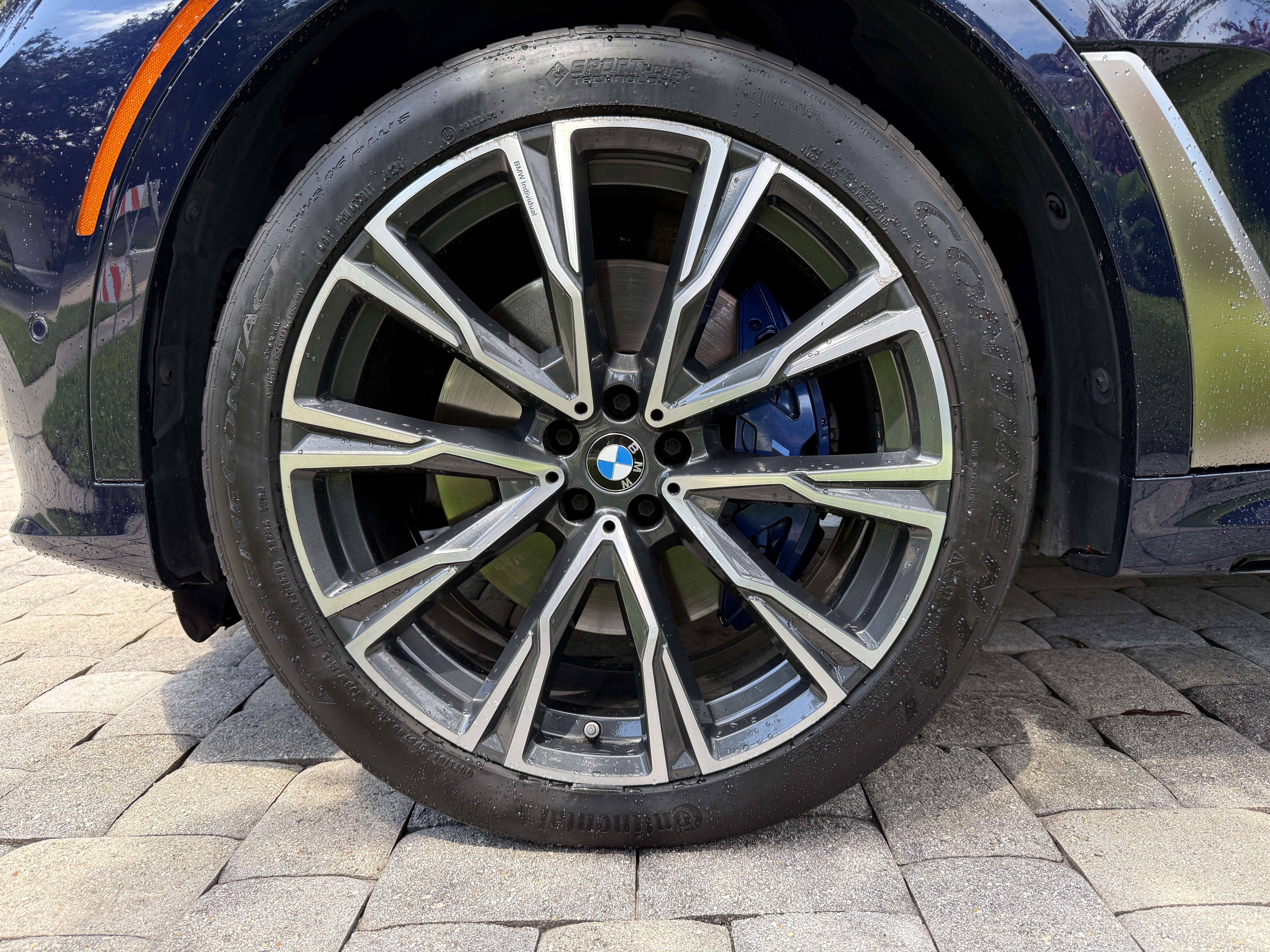Used 2021 BMW X7 M50i w/ Dynamic Handling Package AWD/4WD image 24