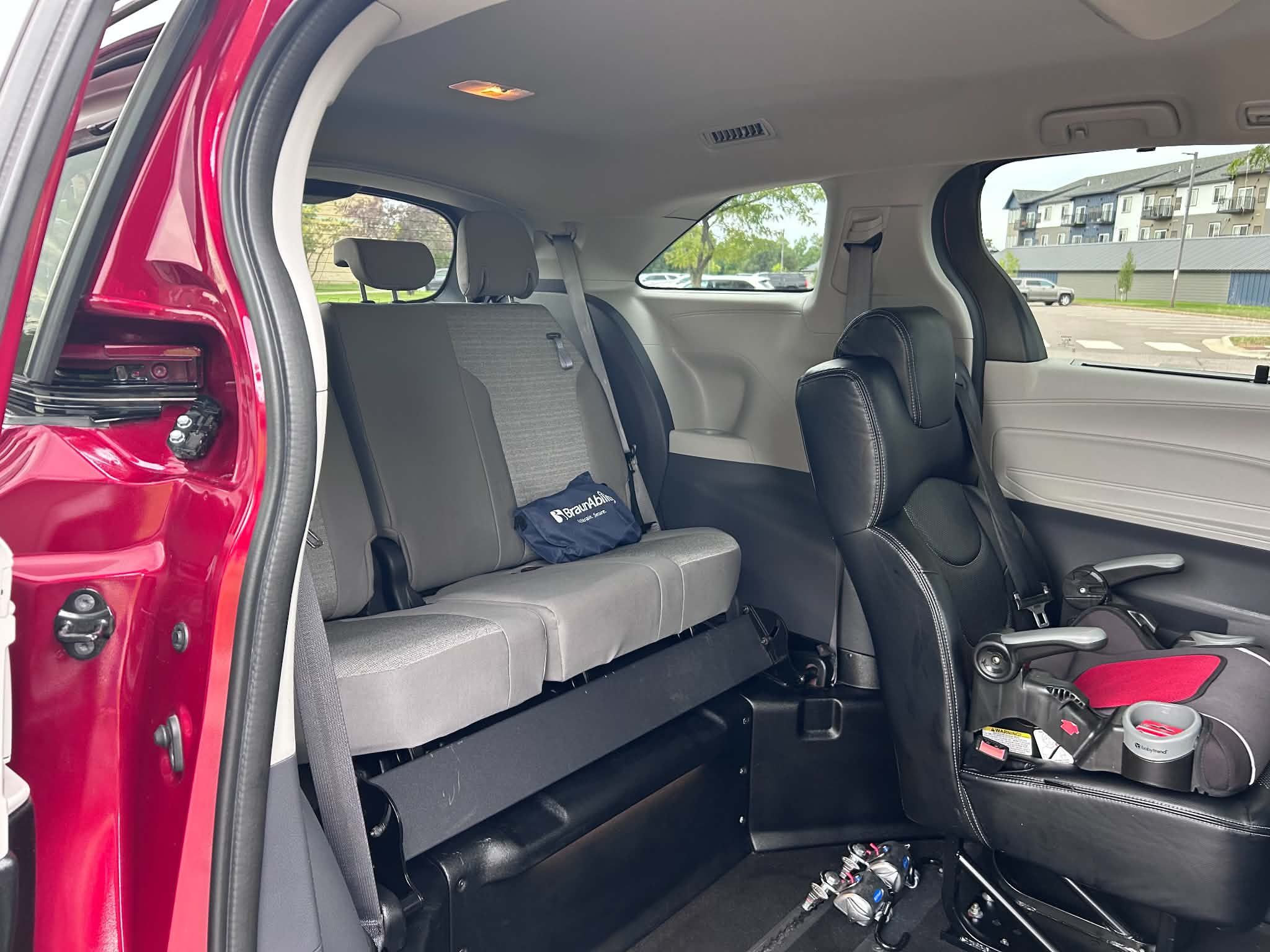 Used 2022 Toyota Sienna LE FWD image 10