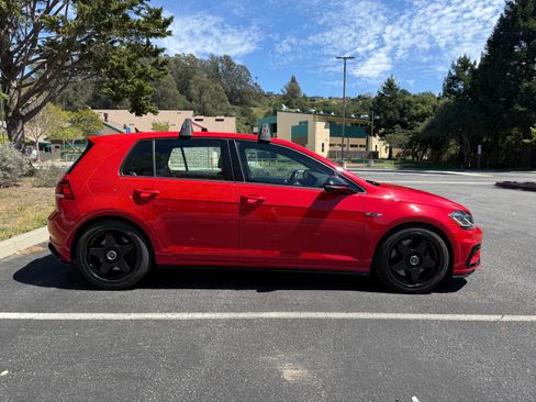Used 2018 Volkswagen Golf 4-Door image 4