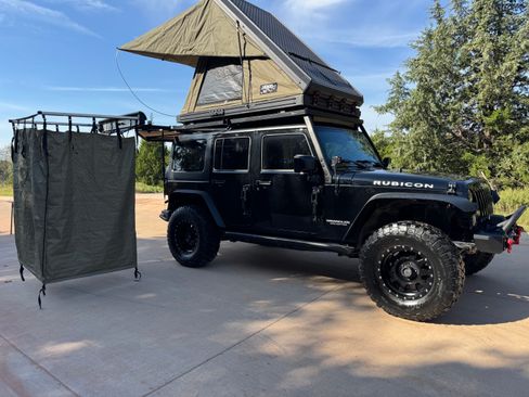 Used 2015 Jeep Wrangler Unlimited Rubicon w/ Connectivity Group image 11