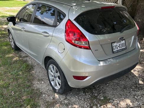 Used 2012 Ford Fiesta SE FWD image 9