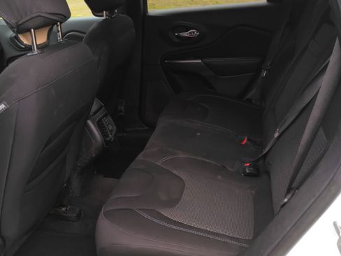 Used 2019 Jeep Cherokee Latitude w/ Popular Appearance Group image 14