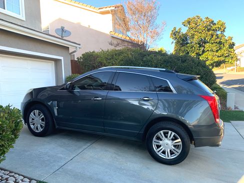 Used 2012 Cadillac SRX Luxury image 2