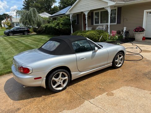 Used 2003 MAZDA MX-5 Miata LS RWD image 16
