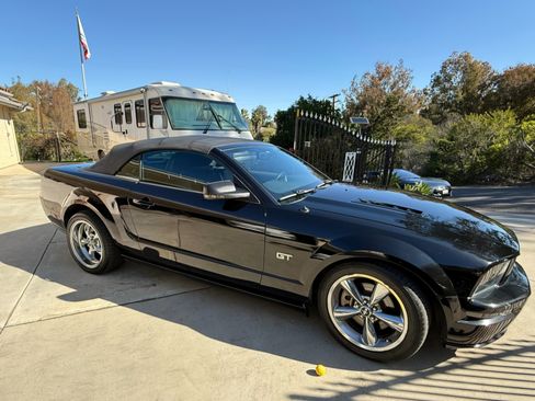 Used 2006 Ford Mustang GT Premium image 11