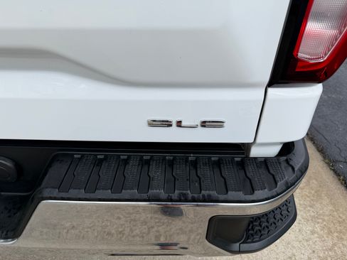 Used 2020 GMC Sierra 1500 SLE w/ SLE Value Package AWD/4WD image 10