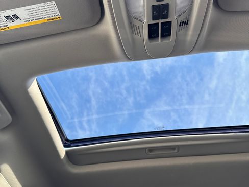 Used 2016 Chevrolet Equinox LT w/ Convenience Package image 2