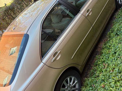 Used 2011 Toyota Camry XLE image 13