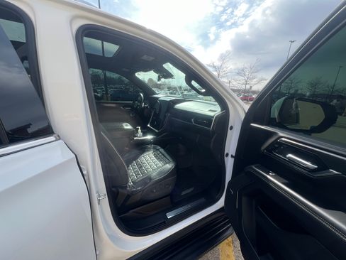 Used 2025 GMC Yukon Elevation w/ Elevation Premium Package image 13