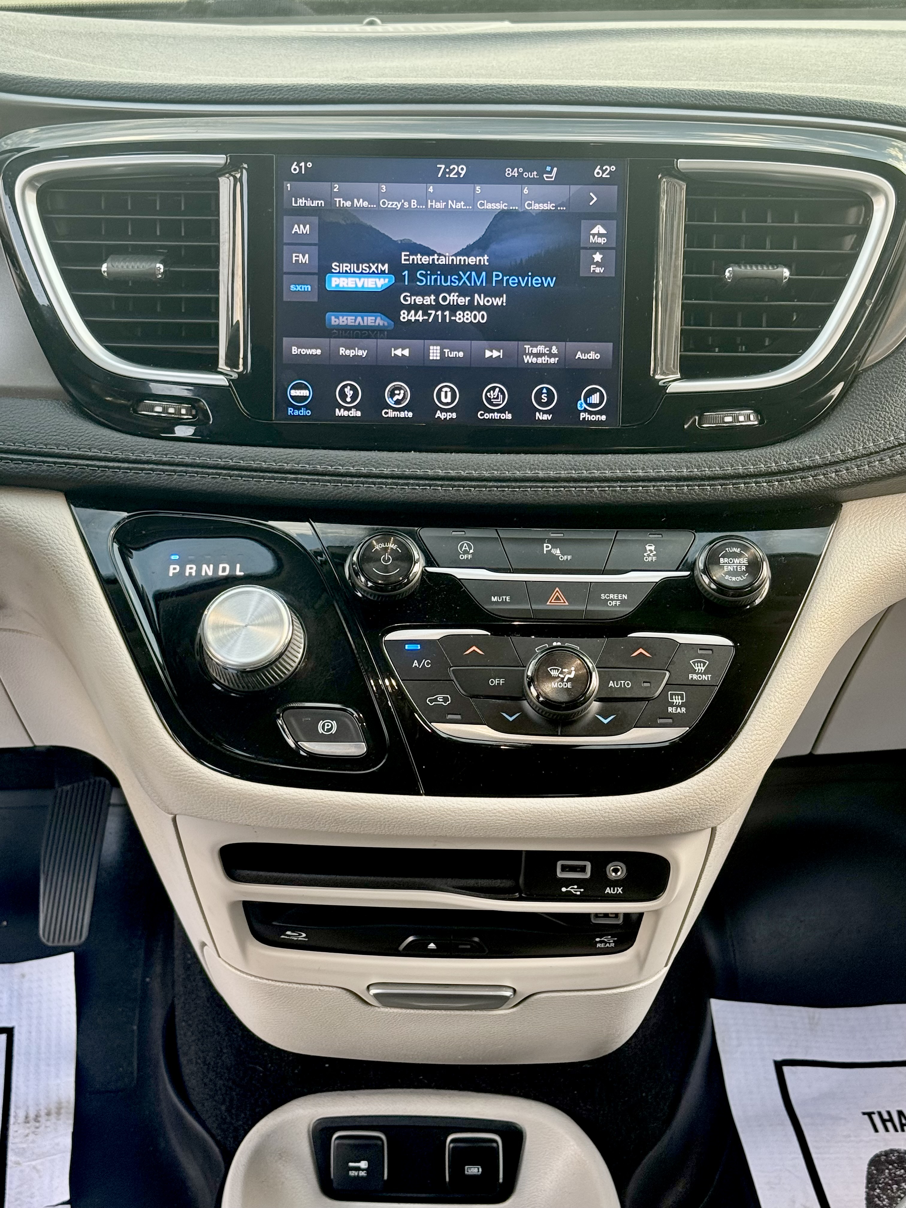 Used 2018 Chrysler Pacifica Limited w/ Tire & Wheel Group FWD image 14