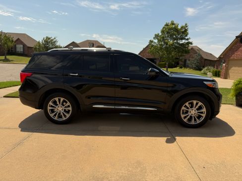 Used 2021 Ford Explorer Limited w/ Equipment Group 301A AWD/4WD image 6