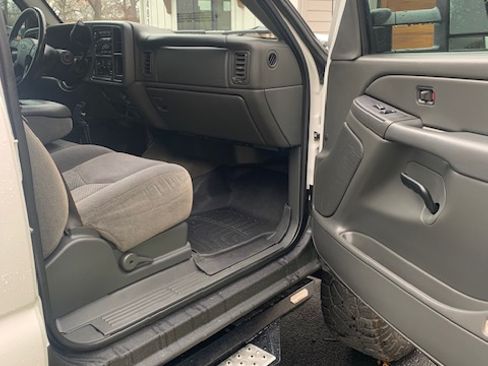 Used 2007 Chevrolet Silverado 2500 LT w/ Heavy-Duty Power Package image 15