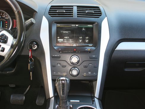 Used 2015 Ford Explorer XLT w/ Equipment Group 202A image 15