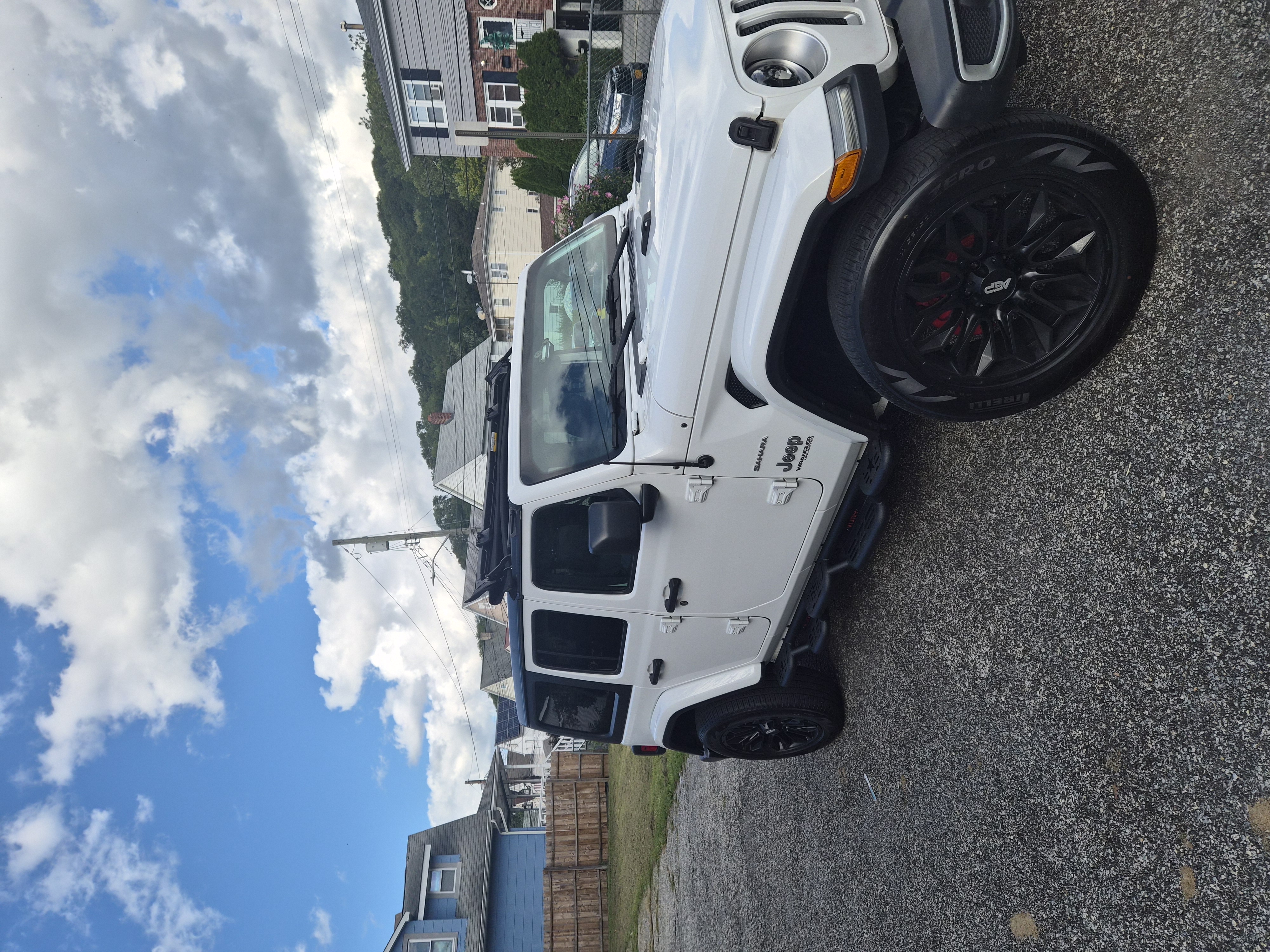 Used 2020 Jeep Wrangler Unlimited Sahara AWD/4WD image 9
