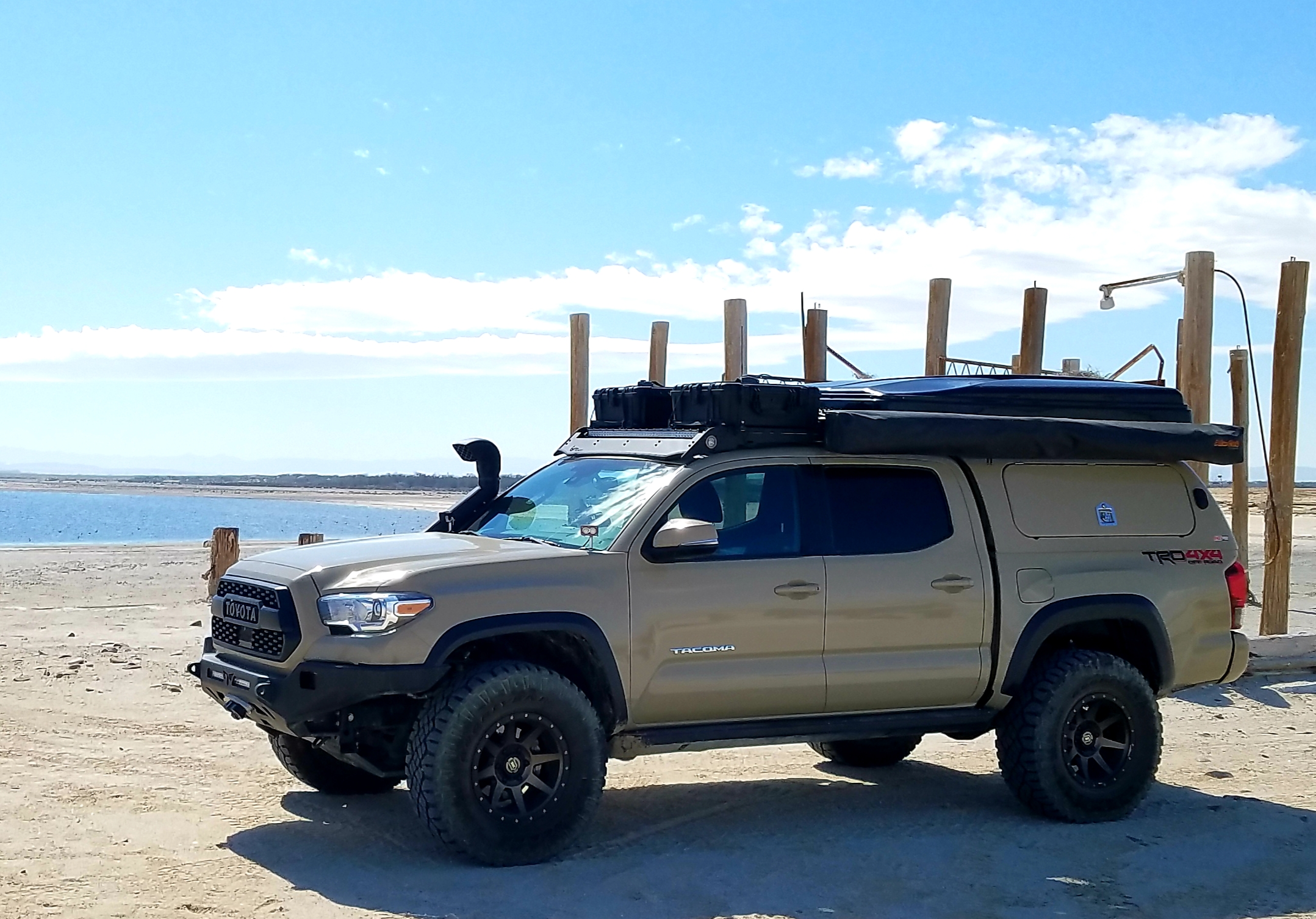 Used 2018 Toyota Tacoma TRD Off-Road w/ Technology Package AWD/4WD image 2