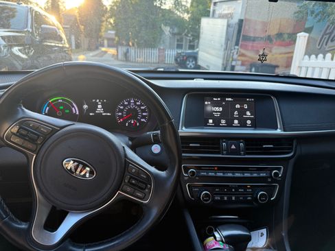 Used 2018 Kia Optima Premium w/ Convenience Package image 12