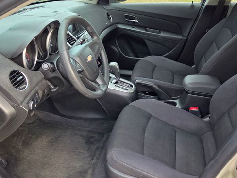 Used 2014 Chevrolet Cruze LT image 10