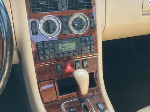 Used 2001 Mercedes-Benz SLK 320 image 2
