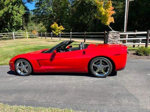 Used 2007 Chevrolet Corvette Convertible w/ Preferred Equipment Group RWD image 4