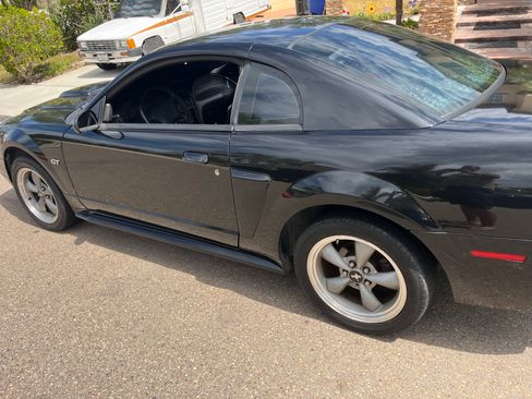 Used 2001 Ford Mustang GT RWD image 2