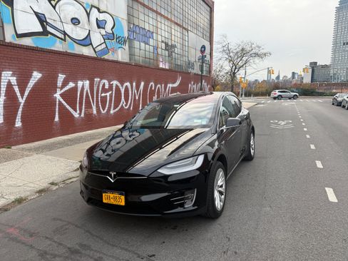 Used 2020 Tesla Model X Long Range image 1