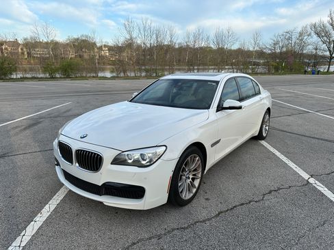 Used 2014 BMW 740Li image 13