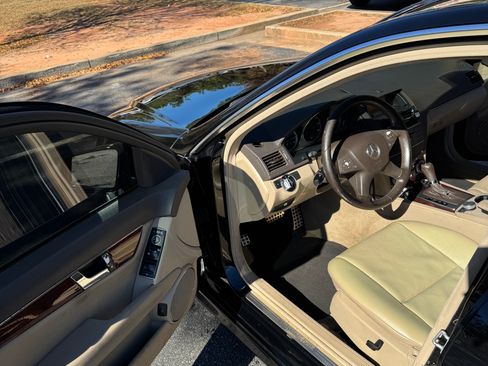 Used 2011 Mercedes-Benz C 300 Sedan image 9
