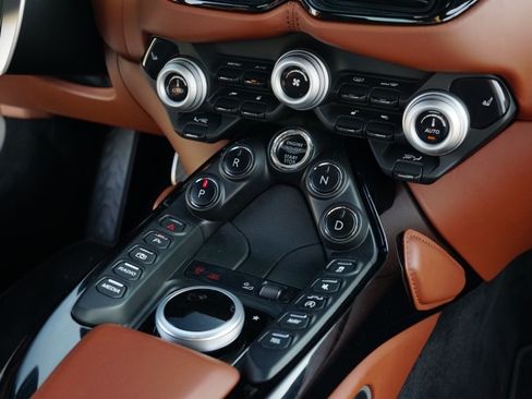 Used 2020 Aston Martin V8 Vantage Coupe image 17