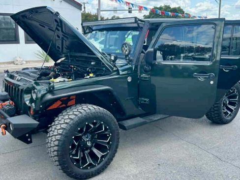 Used 2010 Jeep Wrangler Unlimited Sport image 9