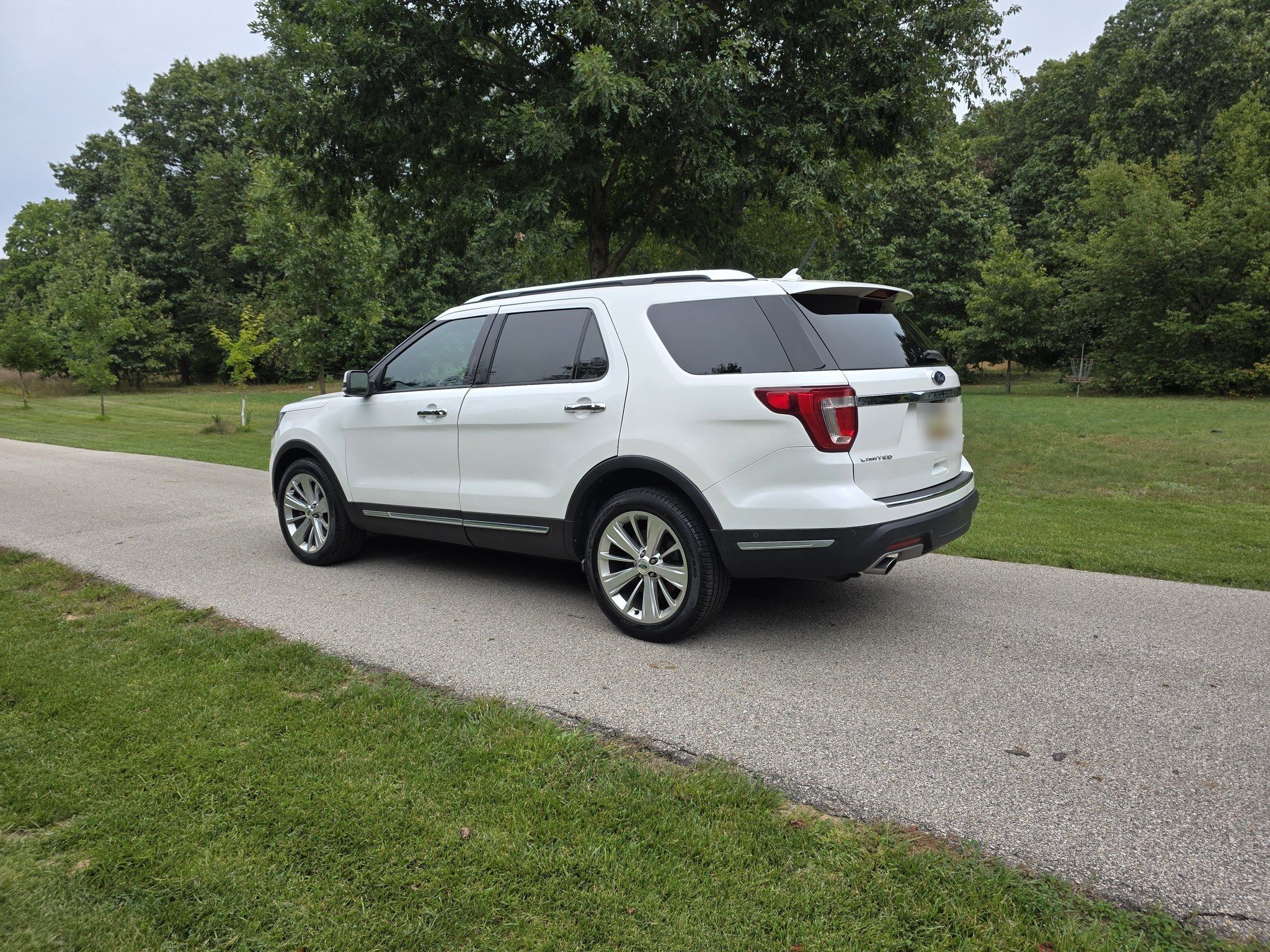 Used 2018 Ford Explorer Limited w/ Equipment Group 301A AWD/4WD image 4