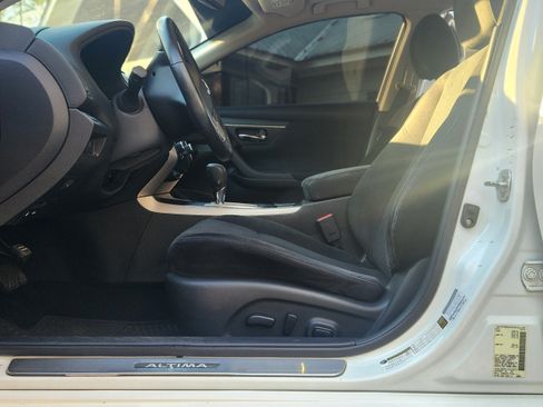 Used 2015 Nissan Altima 2.5 SV w/ Convenience Package image 16