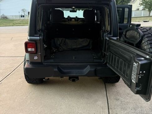 Used 2018 Jeep Wrangler Unlimited Sport AWD/4WD image 10