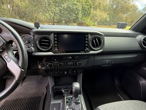 Used 2021 Toyota Tacoma TRD Off-Road w/ Technology Package image 13