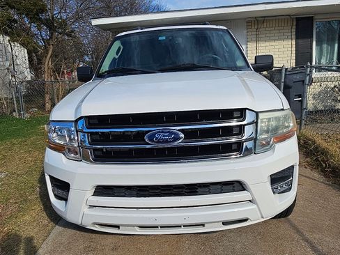 Used 2015 Ford Expedition XLT w/ Equipment Group 202A image 2