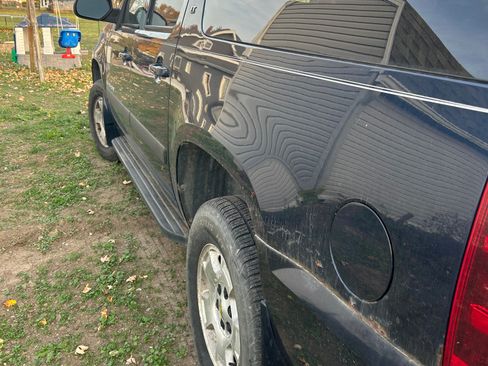 Used 2008 Chevrolet Suburban LT image 6