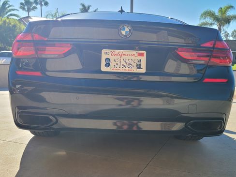 Used 2017 BMW 750i RWD image 8