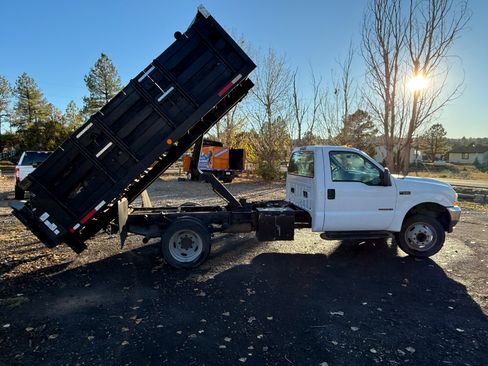 Used 2002 Ford F550 2WD Regular Cab Super Duty image 1