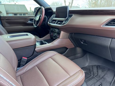 Used 2024 Chevrolet Suburban High Country w/ Advanced Technology Package image 22