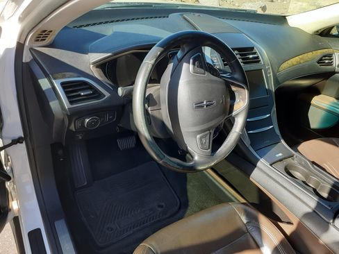 Used 2016 Lincoln MKZ image 2