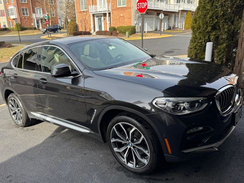 Used 2019 BMW X4 xDrive30i w/ Executive Package image 2